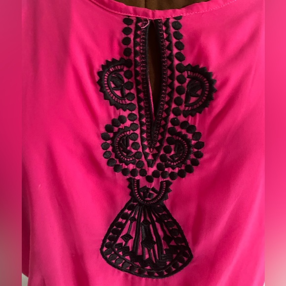💖LE CHATEAU 💖Blouse in pink and black. Size medium. Like new condition! - Picture 4 of 13